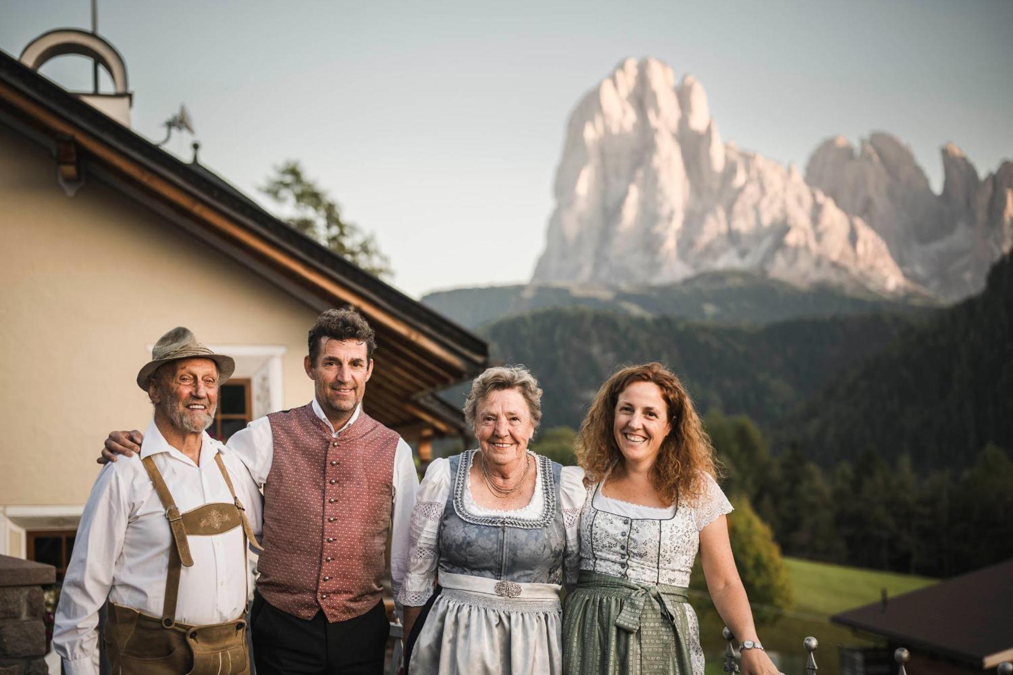 Hotel Ansitz Jakoberhof Ortisei Eksteriør bilde